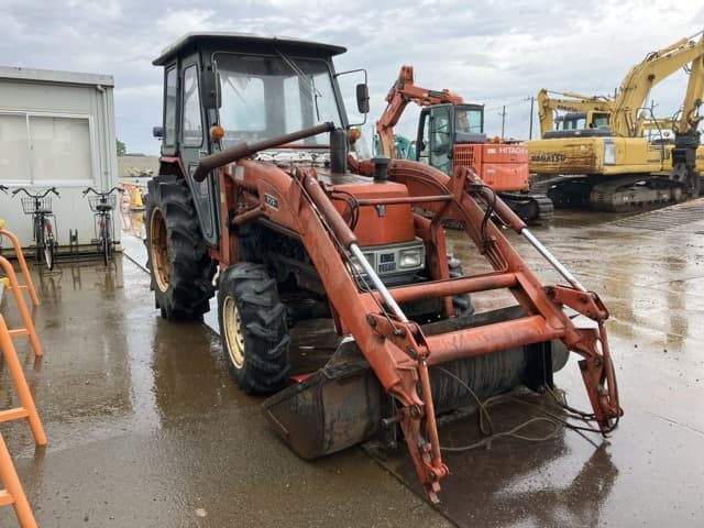 Tractor — Auction (lot 8451-1003)