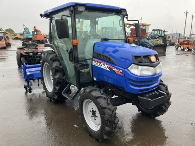 Tractor — Auction (lot 8451-1013)