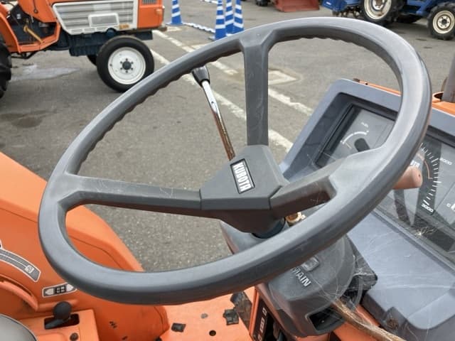 Tractor — Auction (lot 8451-1014)