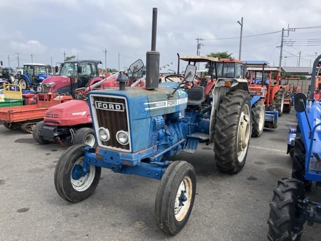 Tractor — Auction (lot 8451-1015)