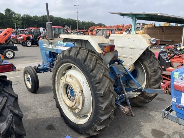 Tractor — Auction (lot 8451-1015)