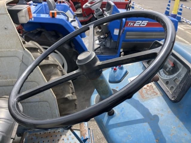 Tractor — Auction (lot 8451-1015)