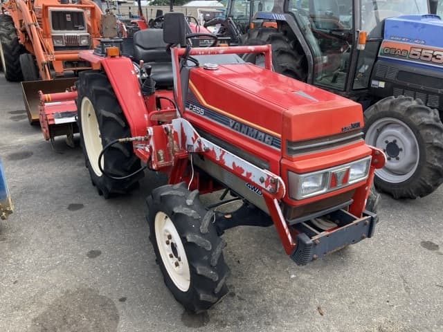 Tractor — Auction (lot 8451-1021)