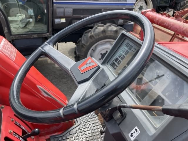 Tractor — Auction (lot 8451-1021)
