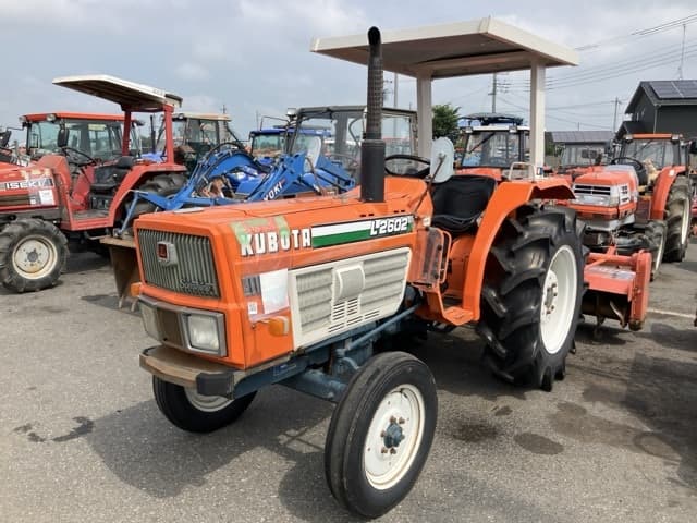 Tractor — Auction (lot 8451-1024)