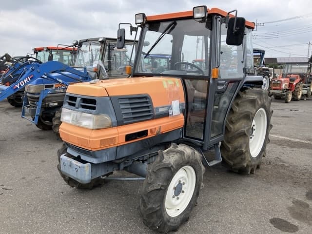 Tractor — Auction (lot 8451-1025)