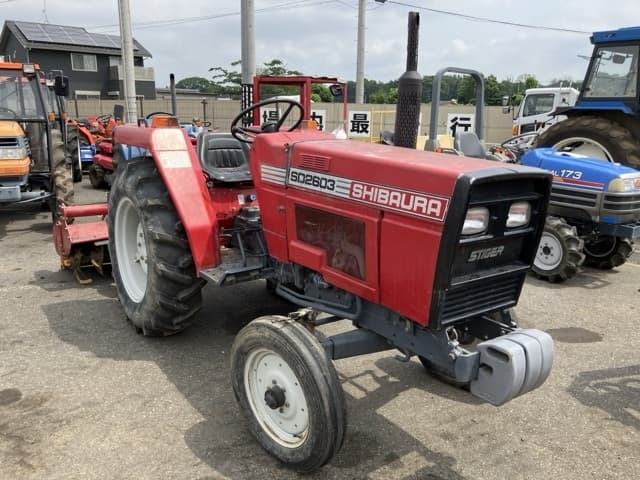Tractor — Auction (lot 8451-1027)