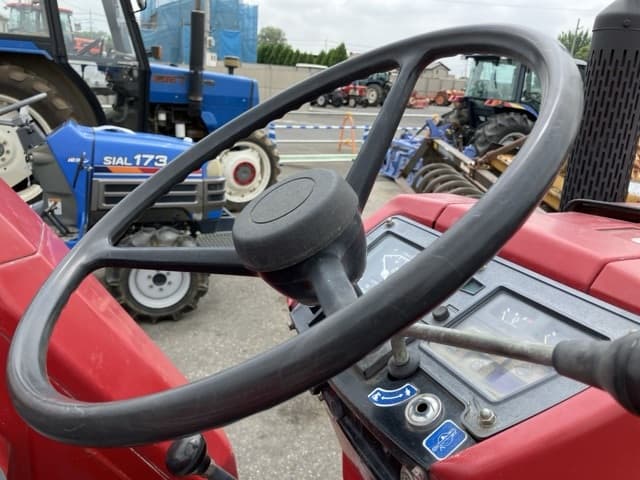 Tractor — Auction (lot 8451-1027)