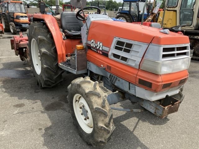 Tractor — Auction (lot 8451-1030)