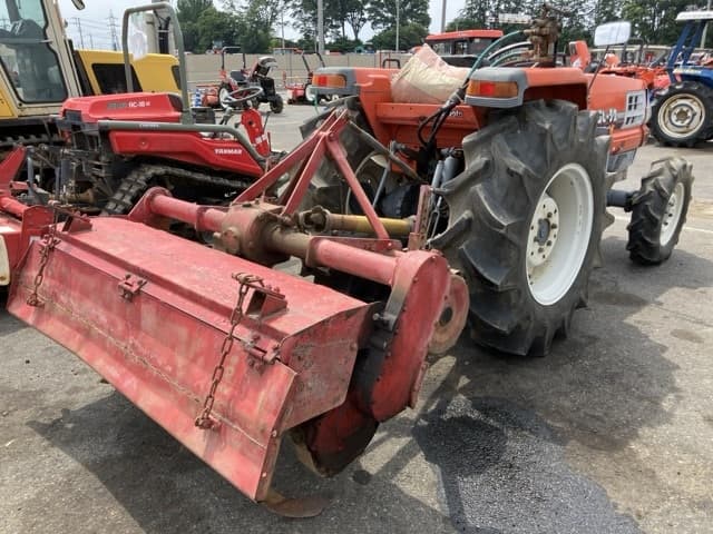 Tractor — Auction (lot 8451-1030)