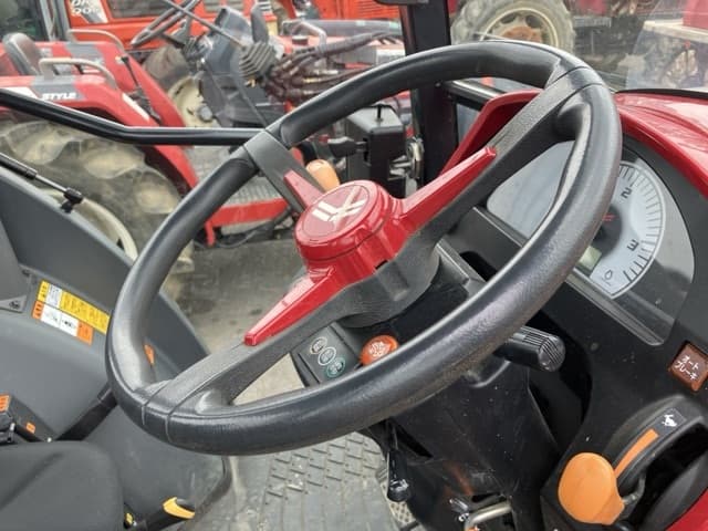 Tractor — Auction (lot 8451-1035)