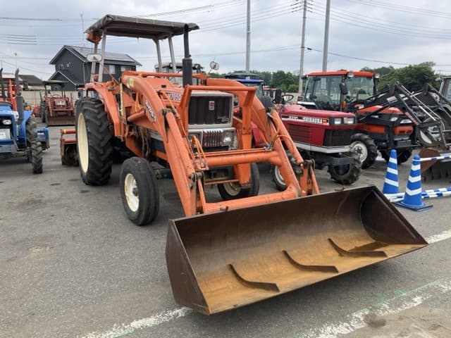 Tractor — Auction (lot 8451-1043)