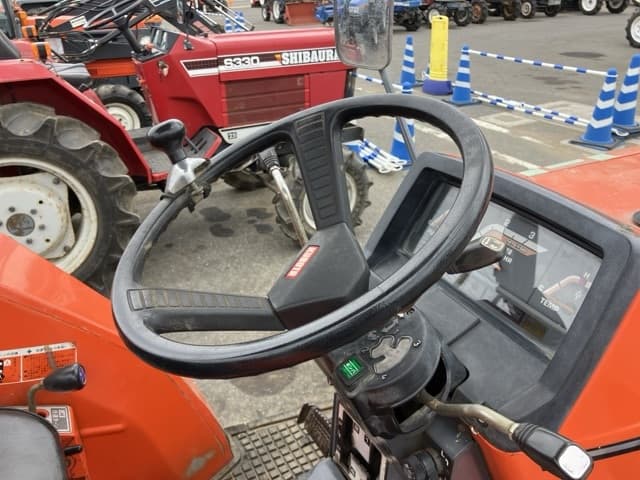 Tractor — Auction (lot 8451-1045)