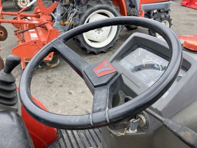 Tractor — Auction (lot 8451-1048)
