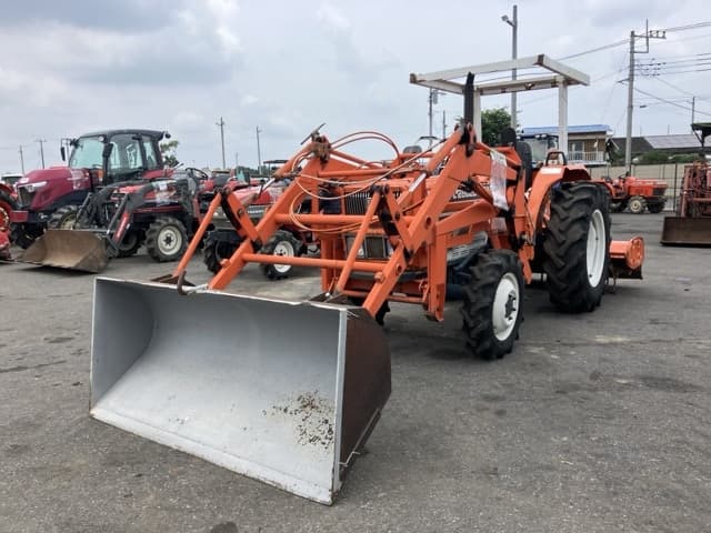 Tractor — Auction (lot 8451-1055)