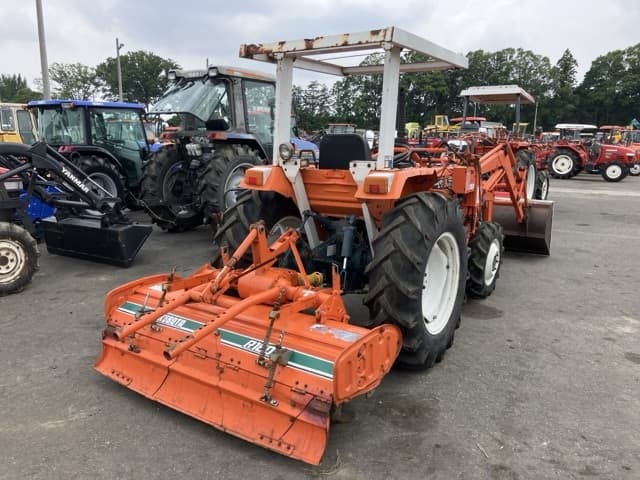 Tractor — Auction (lot 8451-1055)