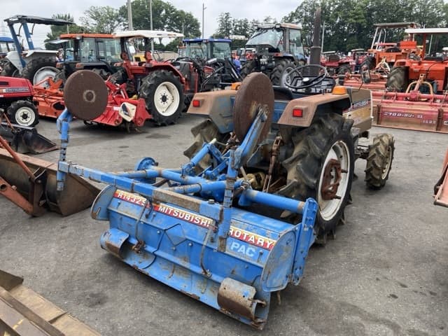 Tractor — Auction (lot 8451-1058)