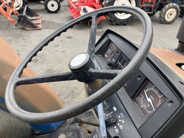 Tractor — Auction (lot 8451-1058)