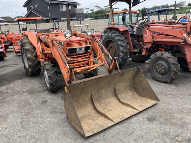 Tractor — Auction (lot 8451-1062)