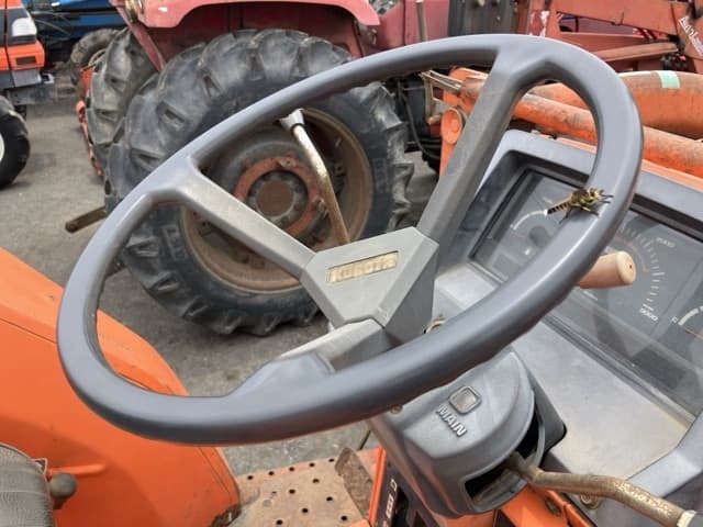 Tractor — Auction (lot 8451-1062)