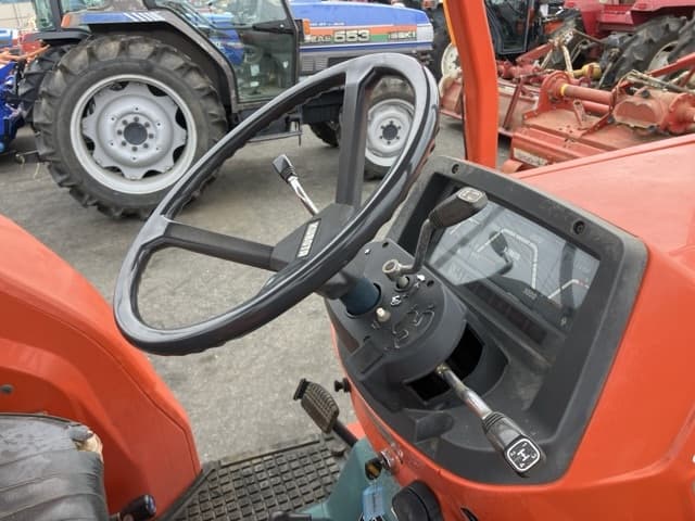 Tractor — Auction (lot 8451-1064)