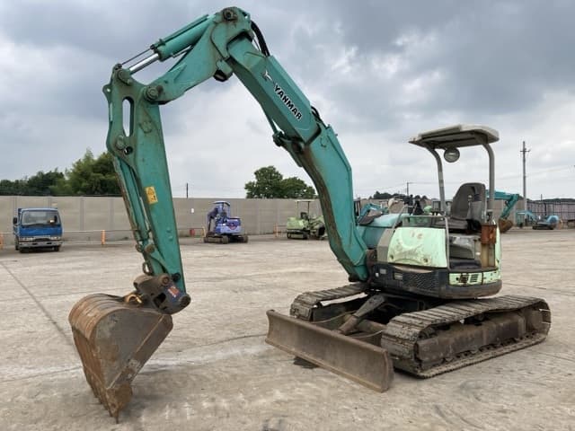 MINI EXCAVATOR — Auction (lot 8451-107)