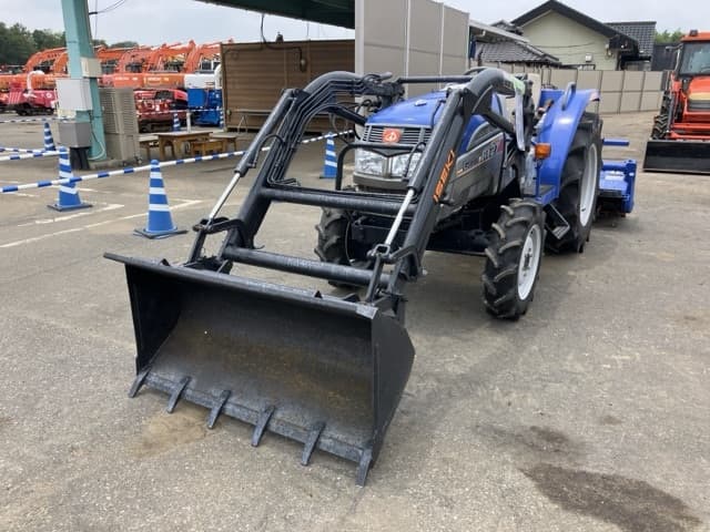 Tractor — Auction (lot 8451-1070)