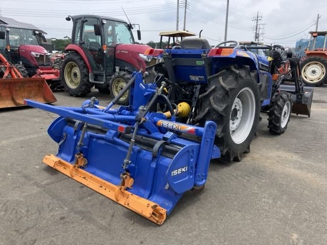 Tractor — Auction (lot 8451-1070)