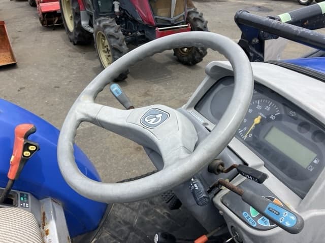 Tractor — Auction (lot 8451-1070)
