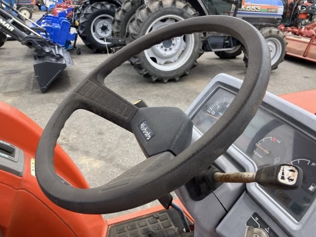 Tractor — Auction (lot 8451-1071)