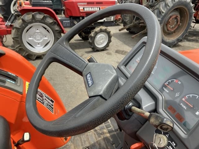 Tractor — Auction (lot 8451-1097)