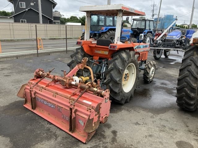 Tractor — Auction (lot 8451-1099)