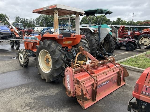 Tractor — Auction (lot 8451-1099)