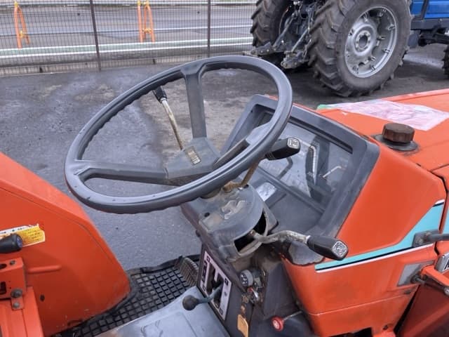 Tractor — Auction (lot 8451-1099)
