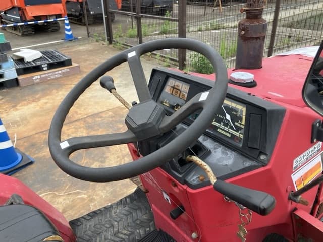 Tractor — Auction (lot 8451-1101)