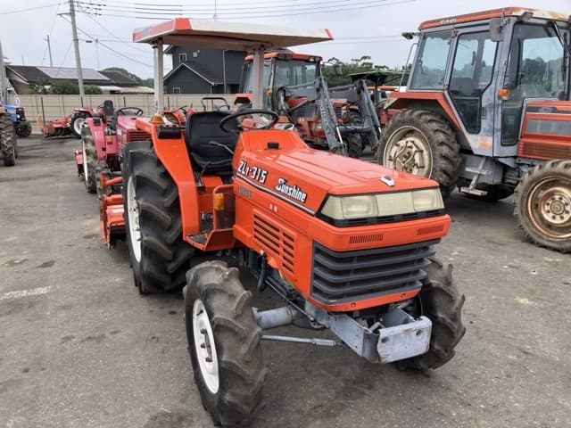 Tractor — Auction (lot 8451-1104)