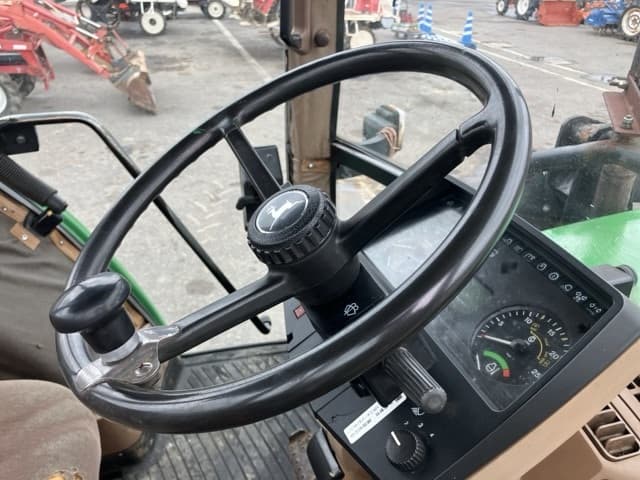 Tractor — Auction (lot 8451-1106)