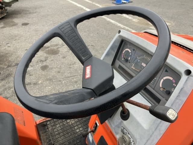 Tractor — Auction (lot 8451-1114)