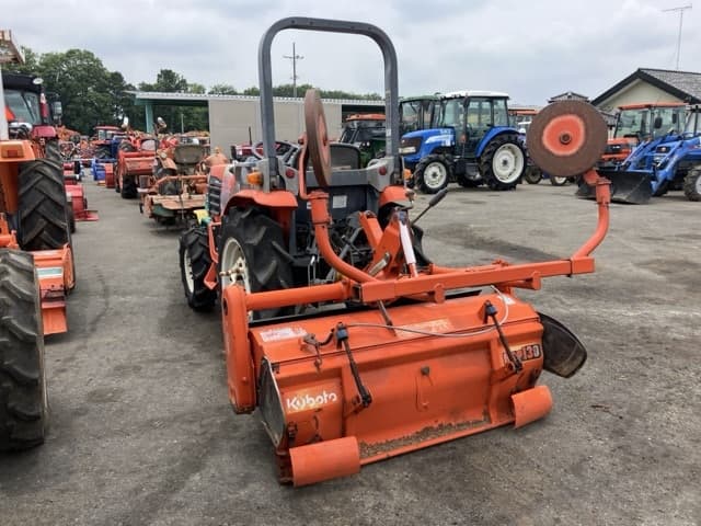 Tractor — Auction (lot 8451-1120)