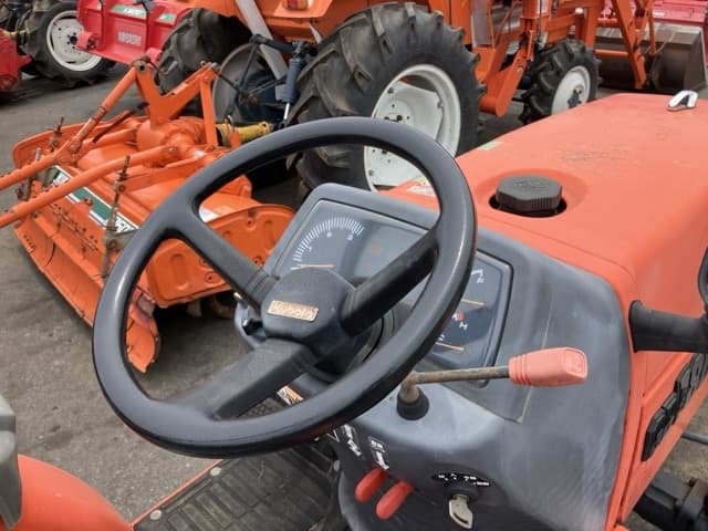 Tractor — Auction (lot 8451-1120)