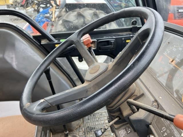Tractor — Auction (lot 8451-1121)