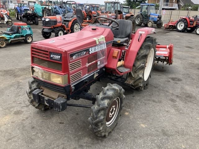 Tractor — Auction (lot 8451-1127)