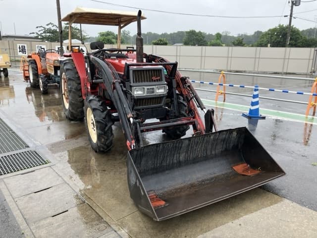 Tractor — Auction (lot 8451-1147)