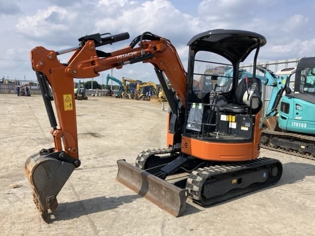 MINI EXCAVATOR — Auction (lot 8451-116)