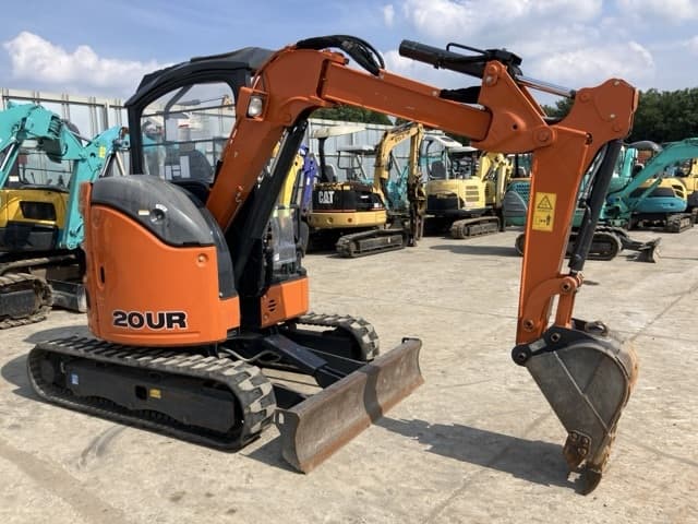 MINI EXCAVATOR — Auction (lot 8451-116)