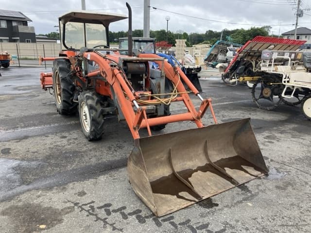 Tractor — Auction (lot 8451-1166)