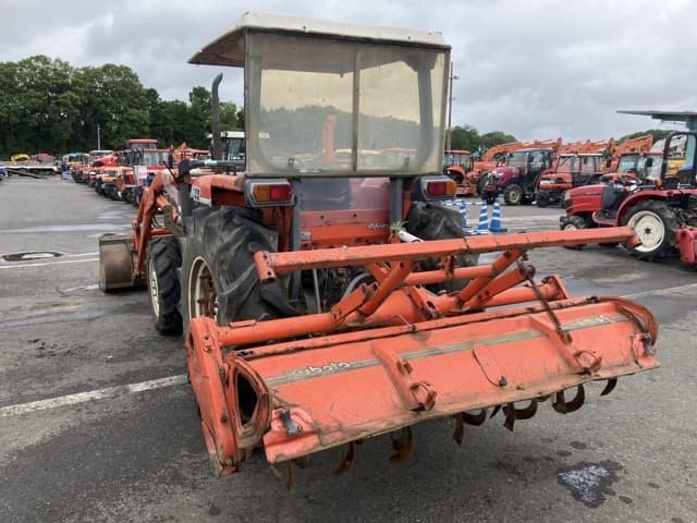 Tractor — Auction (lot 8451-1166)