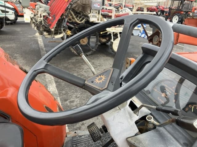 Tractor — Auction (lot 8451-1166)