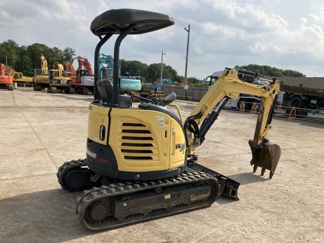 MINI EXCAVATOR — Auction (lot 8451-117)