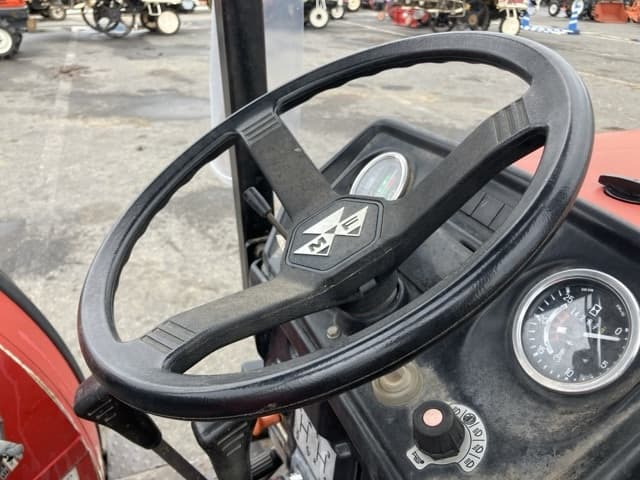 Tractor — Auction (lot 8451-1180)